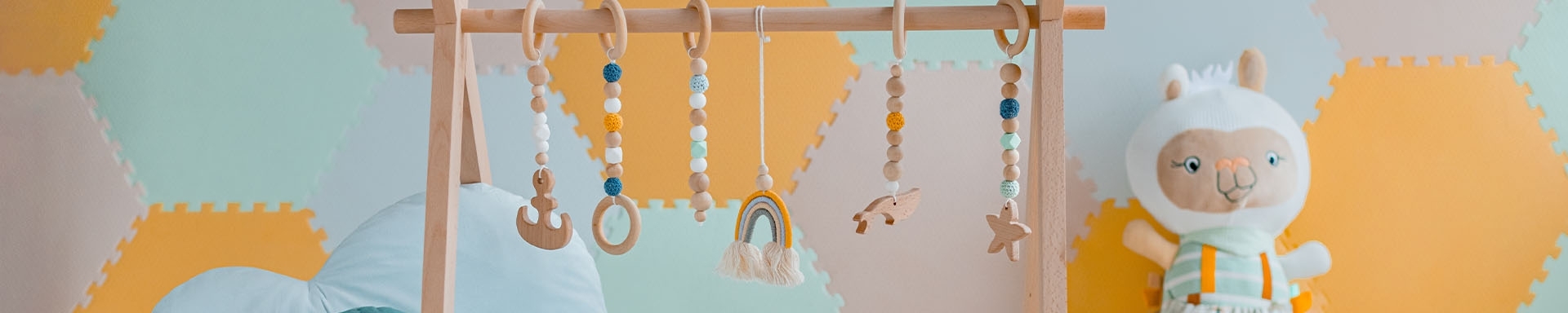 Portique d'activité premier âge en bois pour bébé : l'éveil pour les tout petits ! Portique d'activité premier âge en bois pour bébé : l'éveil pour les tout petits !