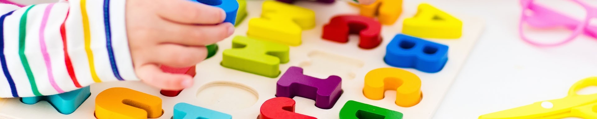 Jeux en bois pour Découvrir les lettres de l'alphabet : apprendre à lire en s'amusant