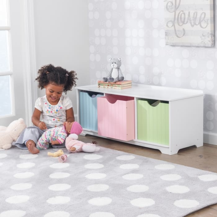 Coffre et meuble de rangement en bois pour la chambre de bébé et de l'enfant.