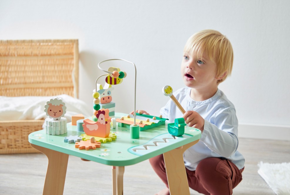 Jeux et jouets d'éveil pour bébé enfant à partir de 6 mois.