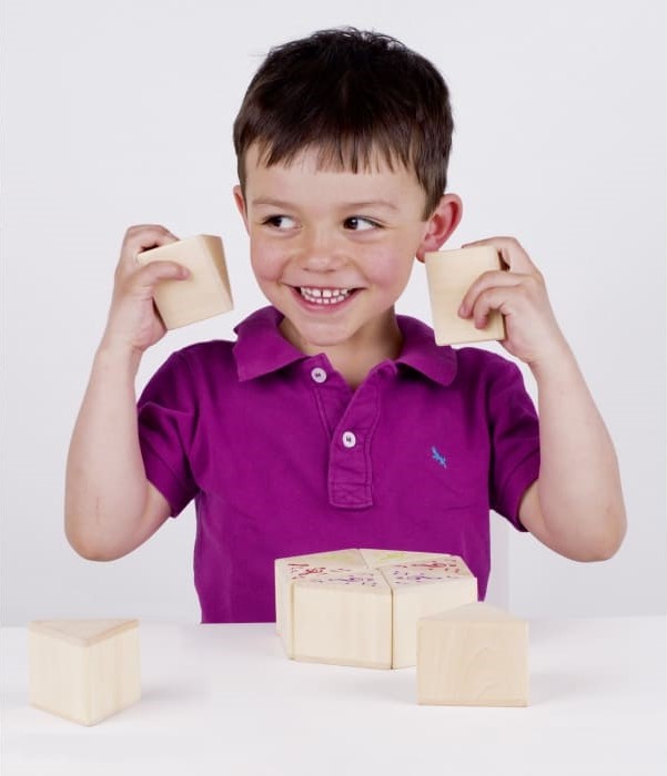 Jeux de construction pour garçons et filles en bois : kapla, cube, château à construire, fusée, hélicoptère.