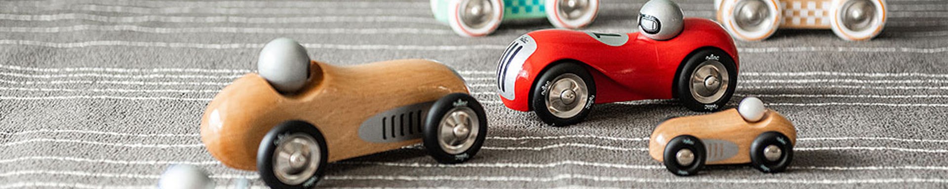 Petite voiture, avion et autres engins