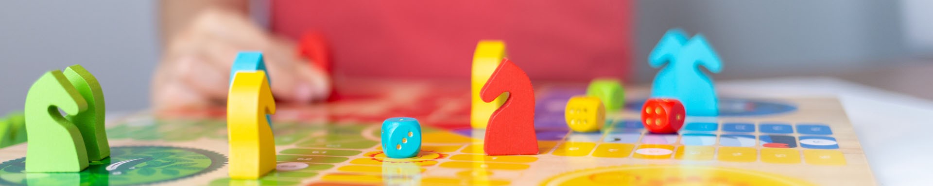 Dés, pions, cartes et stratégie