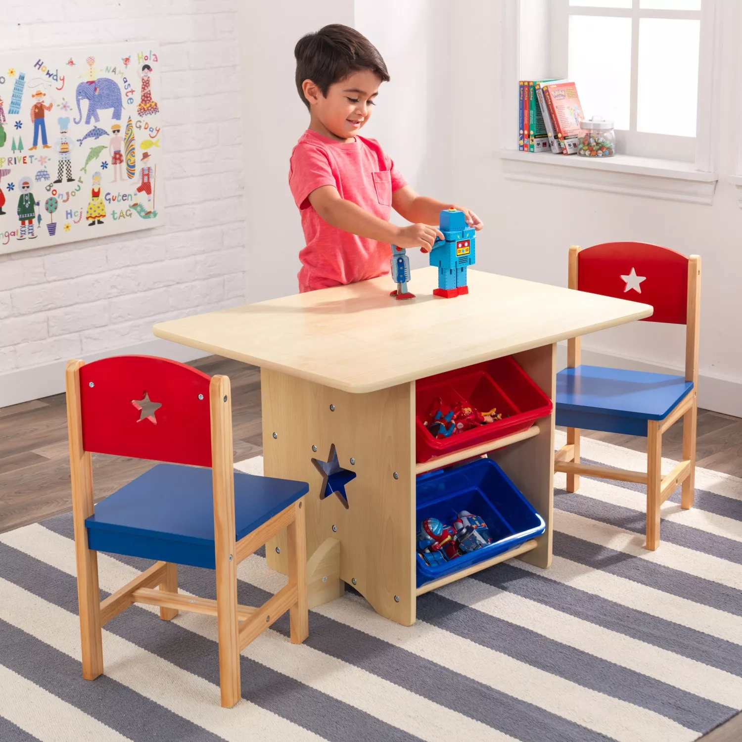 Ensemble table et chaises avec motif étoile Ensemble table et chaises avec motif étoile
